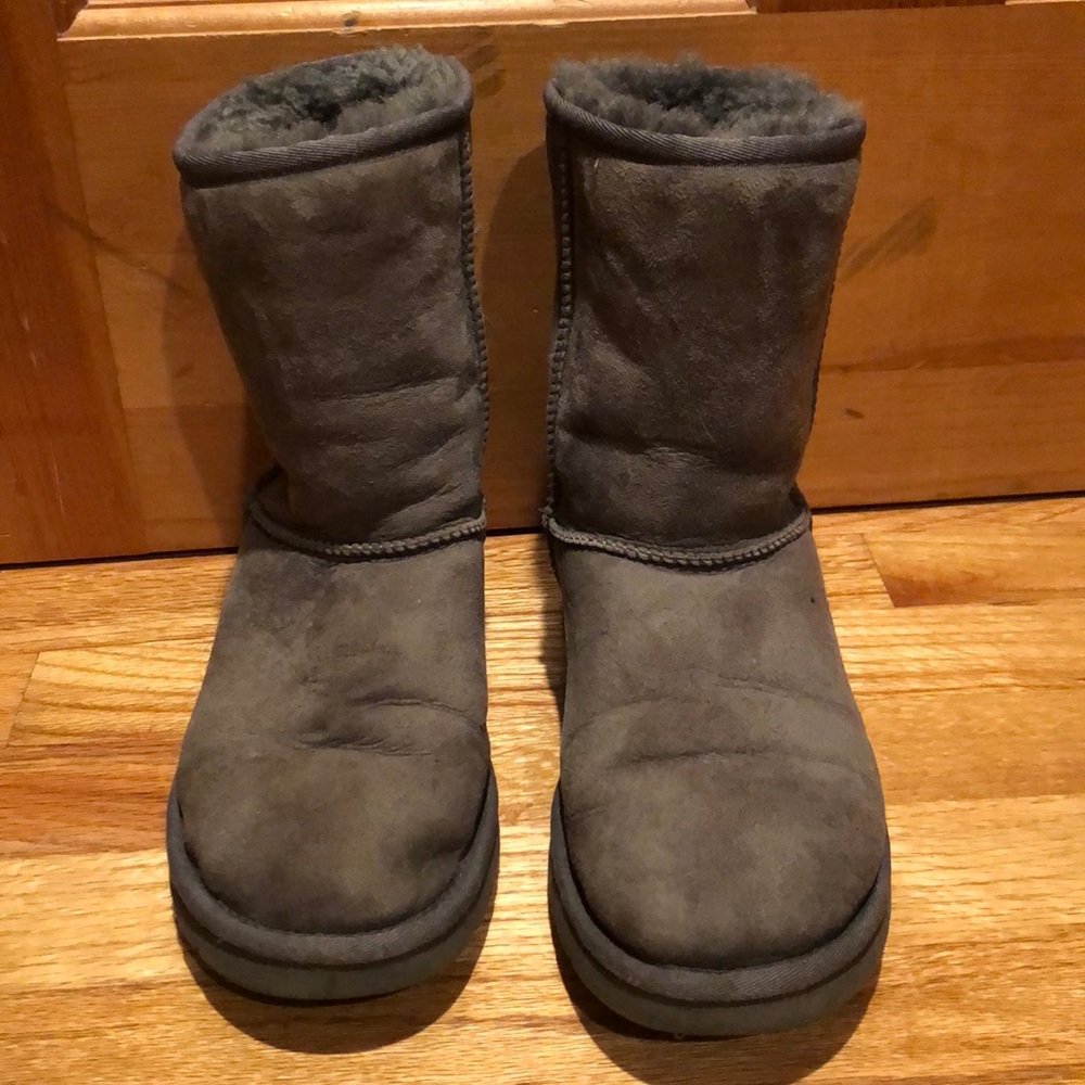 Gray Uggs Size 7